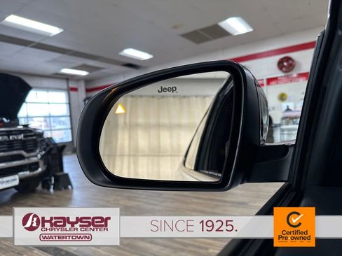 Certified 2024 Jeep Compass Limited AWD/4WD image 8
