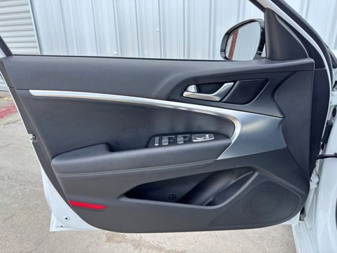 Used 2022 Genesis G70 2.0T image 40