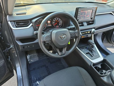 Used 2021 Toyota RAV4 LE image 15
