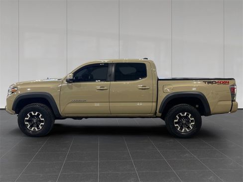 Used 2020 Toyota Tacoma TRD Off-Road w/ Technology Package image 2