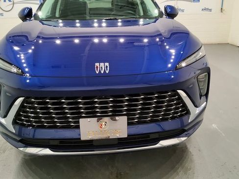 Used 2025 Buick Envision Avenir image 11