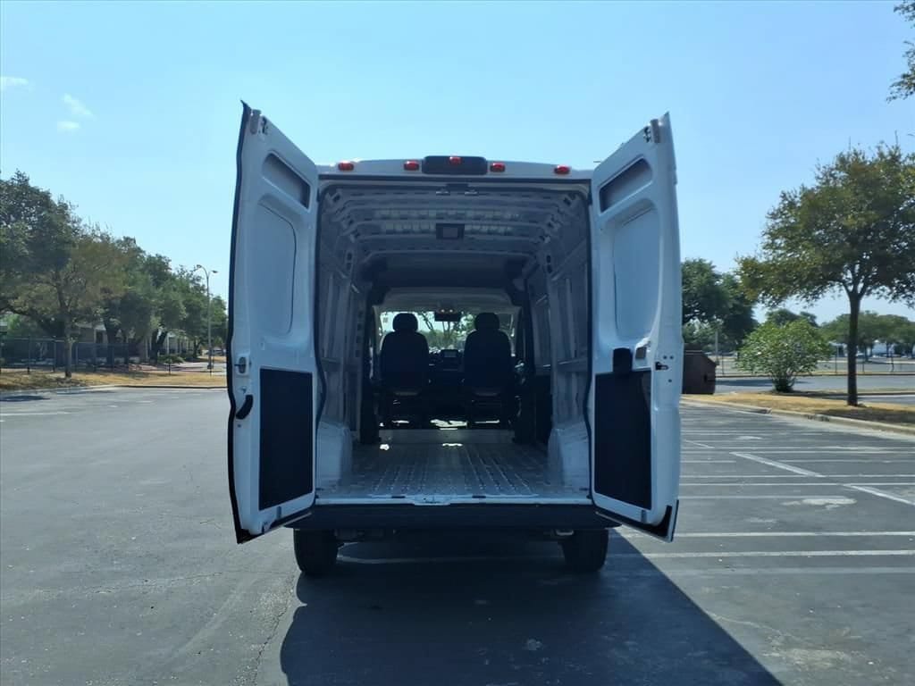 Used 2024 RAM ProMaster 2500 w/ Convenience Group FWD image 17