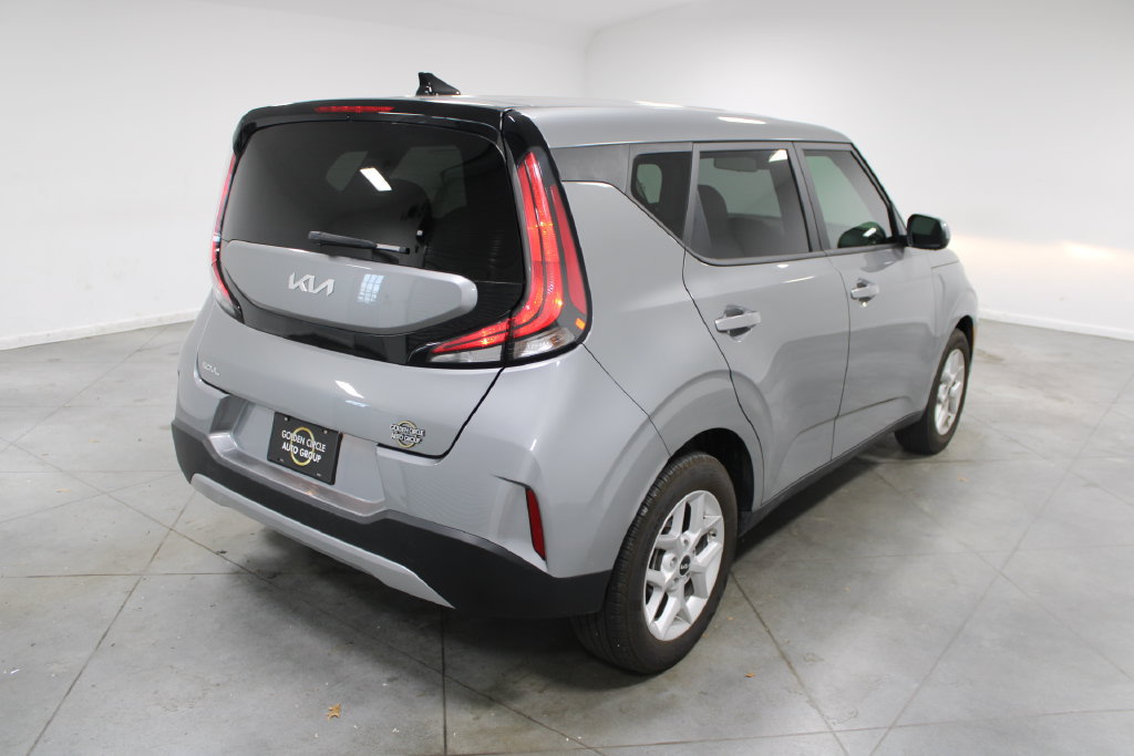 Used 2025 Kia Soul LX w/ LX Technology Package FWD image 9