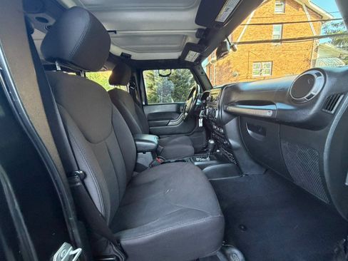 Used 2018 Jeep Wrangler Unlimited Sport S AWD/4WD image 14