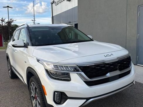 Used 2022 Kia Seltos SX w/ Sunroof Package AWD/4WD image 3