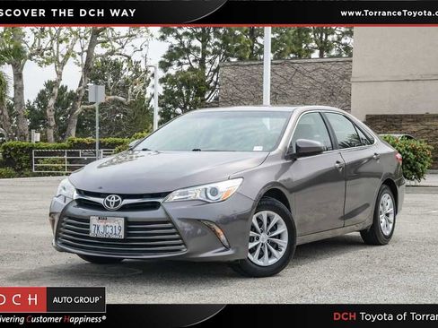 Used 2015 Toyota Camry LE image 1