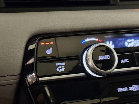 Used 2024 Honda Pilot Touring image 17