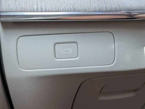 Certified 2024 Volvo XC90 B6 Ultimate w/ Lounge Package AWD/4WD image 34