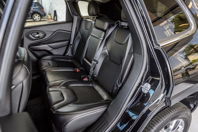 Used 2019 Jeep Cherokee Latitude Plus FWD image 42