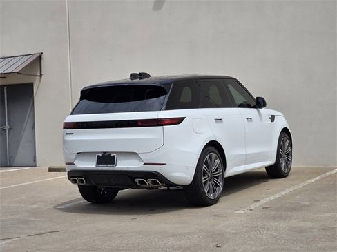 New 2025 Land Rover Range Rover Sport Dynamic SE image 4