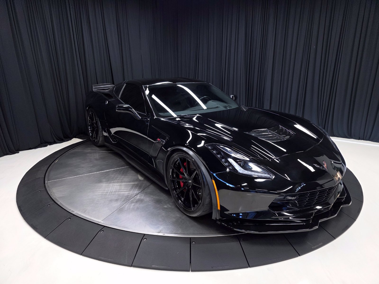 Used 2016 Chevrolet Corvette Z06 w/ 2LZ Preferred Equipment Group RWD image 8
