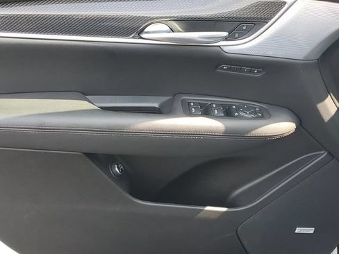 Certified 2024 Cadillac XT5 Sportv w/ LPO, Floor Liner Package AWD/4WD image 10