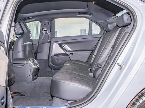 Used 2025 BMW 740i xDrive image 23