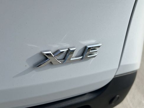 Used 2025 Toyota Sienna XLE FWD image 7