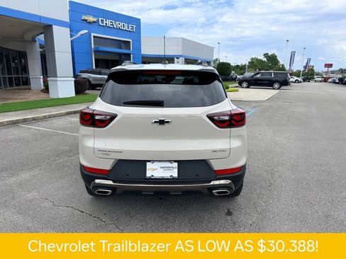 Used 2026 Chevrolet TrailBlazer ACTIV w/ Convenience Package FWD image 5