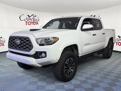 Used 2022 Toyota Tacoma TRD Sport w/ Technology Package RWD image 2