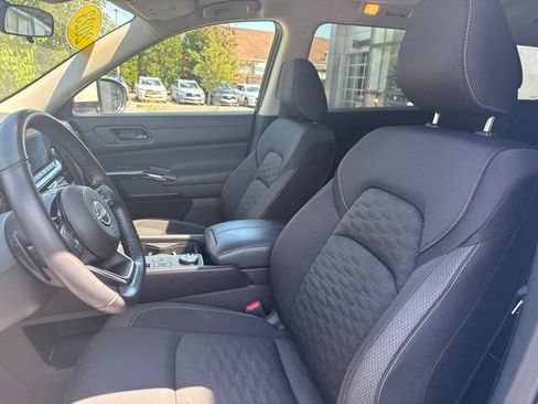 Used 2023 Nissan Pathfinder SV w/ SV Premium Package AWD/4WD image 10