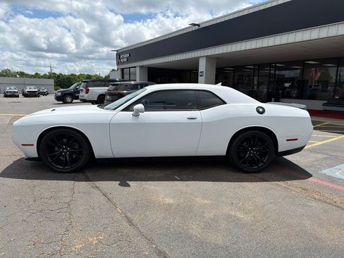 Used 2018 Dodge Challenger SXT Plus RWD image 10