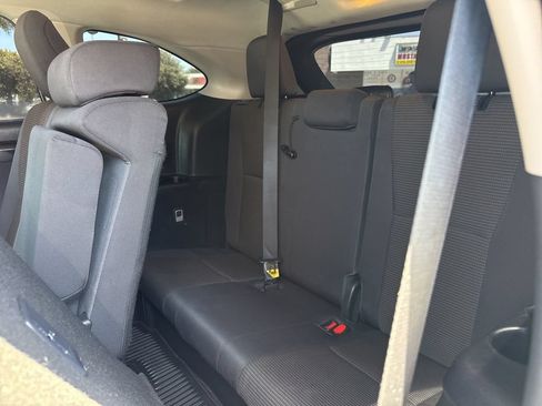 Used 2023 Toyota Highlander LE FWD image 16