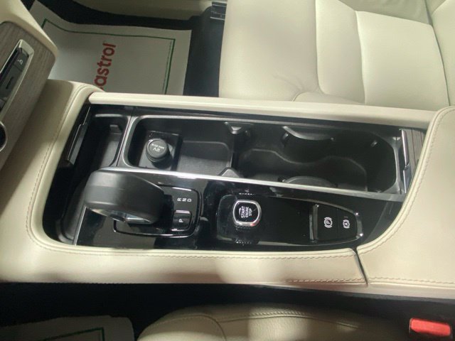Used 2024 Volvo XC90 B5 Plus AWD/4WD image 25