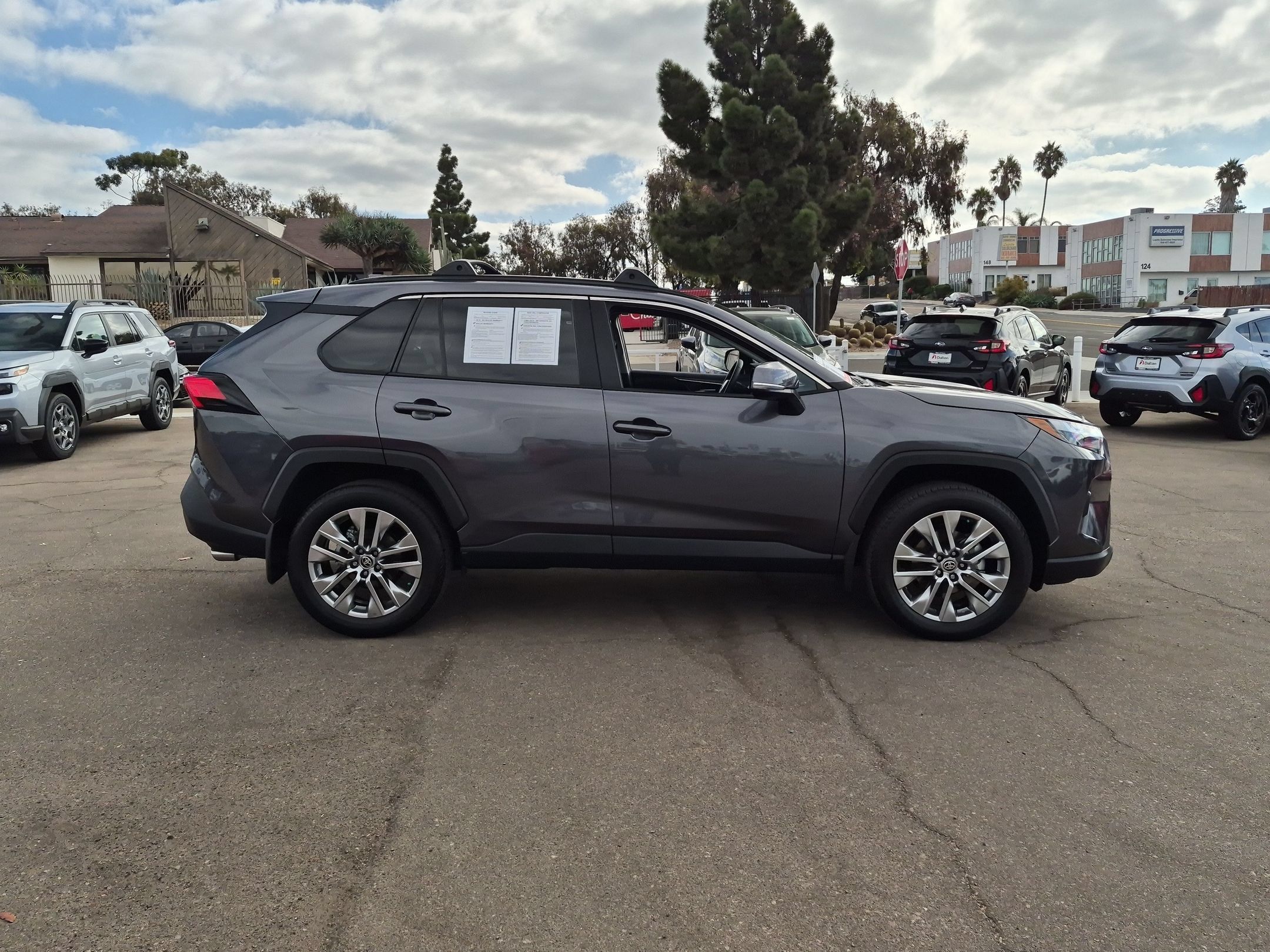 Used 2023 Toyota RAV4 XLE Premium FWD image 5