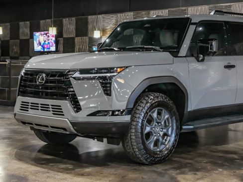 Used 2024 Lexus GX 550 AWD/4WD image 8