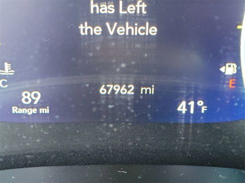 Certified 2023 Chrysler Pacifica Touring-L image 29