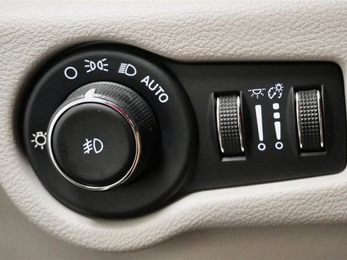 Used 2017 Chrysler Pacifica Touring-L Plus image 29