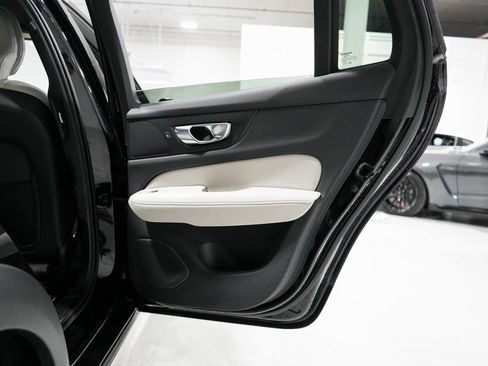 Used 2023 Volvo V60 B5 Cross Country Ultimate w/ Climate Package image 32