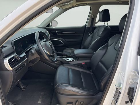 Used 2025 Kia Telluride S image 10