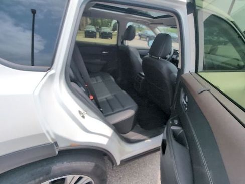 Used 2023 Nissan Rogue SV w/ SV Premium B Package FWD image 5