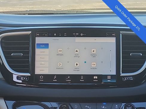 Used 2024 Chrysler Pacifica Touring-L FWD image 4