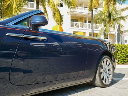 Used 2016 Rolls-Royce Dawn image 11
