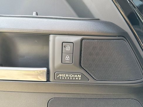 New 2025 Land Rover Defender 90 V8 image 21