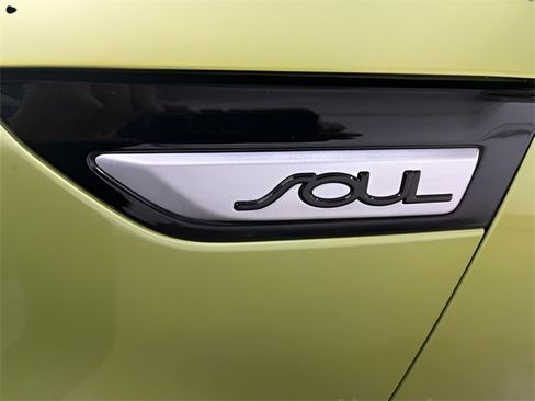 Used 2014 Kia Soul + image 10