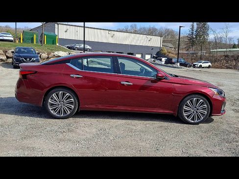 Used 2025 Nissan Altima 2.5 SL FWD image 9