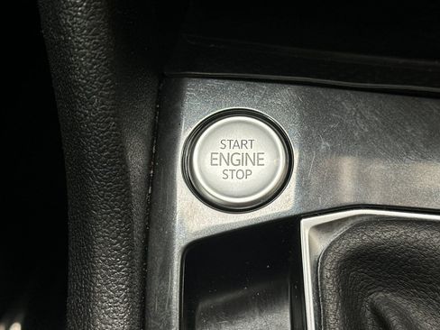 Used 2024 Volkswagen Tiguan SE image 28