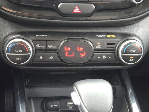 Used 2020 Kia Soul EX image 22