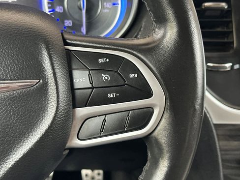 Used 2018 Chrysler 300 Touring w/ Chrome Appearance Package image 26