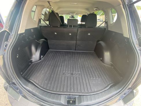 Used 2018 Toyota RAV4 LE w/ All Weather Liner Package AWD/4WD image 29