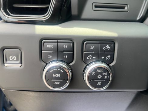 Used 2024 GMC Sierra 1500 AT4 w/ AT4 Premium Package AWD/4WD image 30