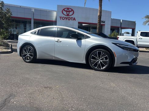Used 2025 Toyota Prius XLE image 8