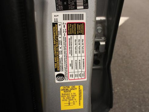 Used 2022 Toyota Highlander L AWD/4WD image 37