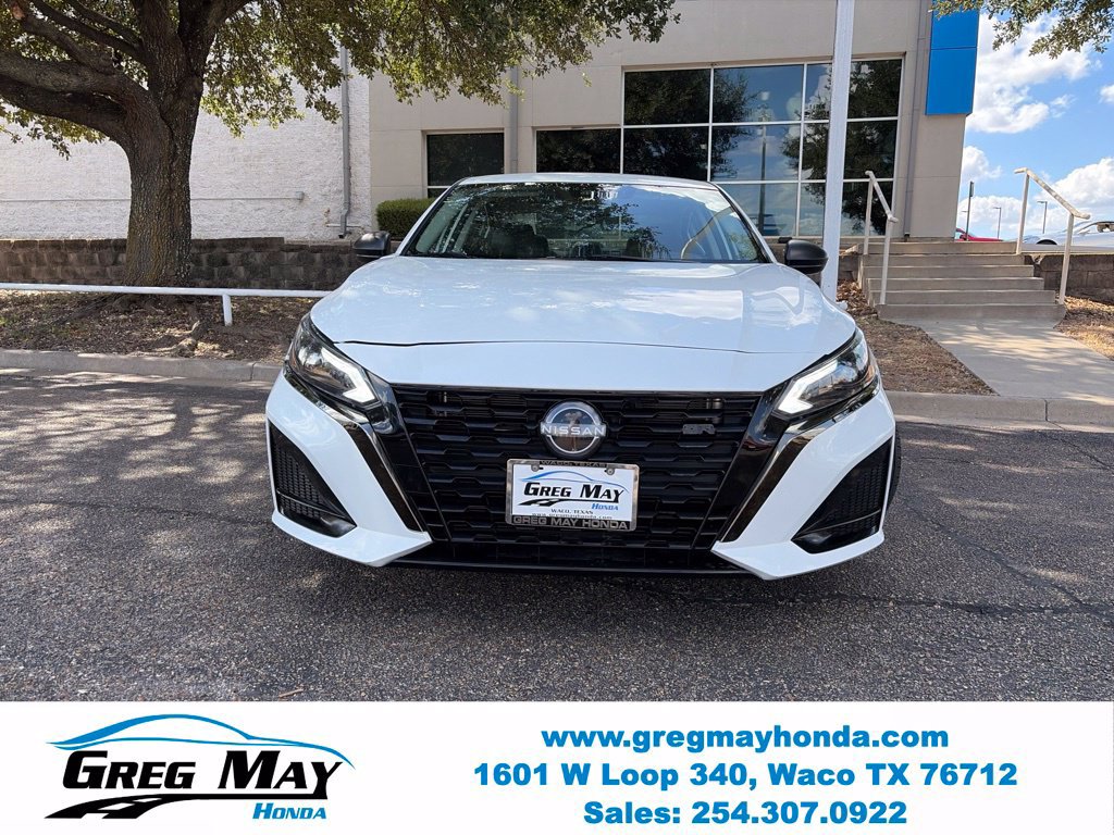 Used 2024 Nissan Altima 2.5 SV FWD image 2