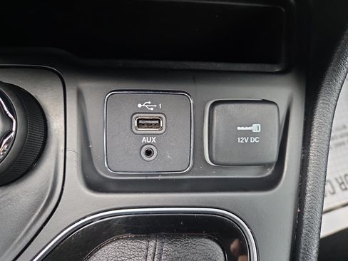 Used 2023 Jeep Cherokee Altitude Lux AWD/4WD image 16