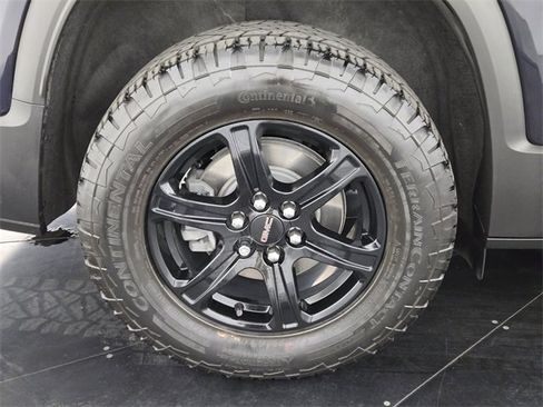 Used 2021 GMC Acadia AT4 w/ Technology Package image 10