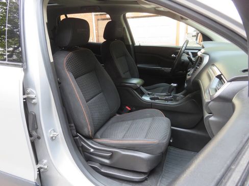 Used 2017 GMC Acadia SLE w/ Driver Alert Package I image 10