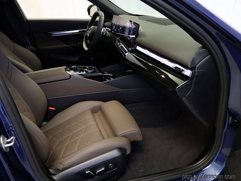 Certified 2025 BMW 540i xDrive image 37