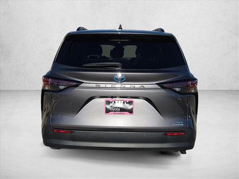 Used 2024 Toyota Sienna XLE image 7