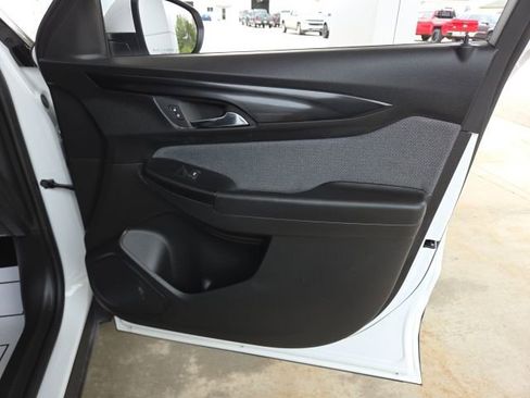 Used 2025 Chevrolet TrailBlazer LT AWD/4WD image 41
